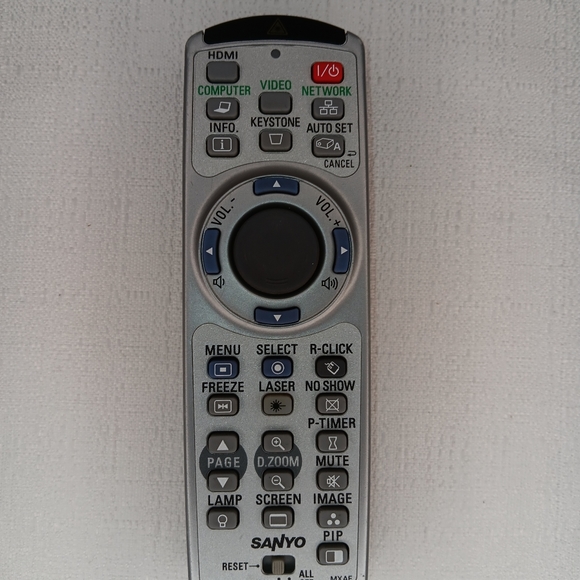 Sanyo Remote w/laser pointer - Picture 2 of 10